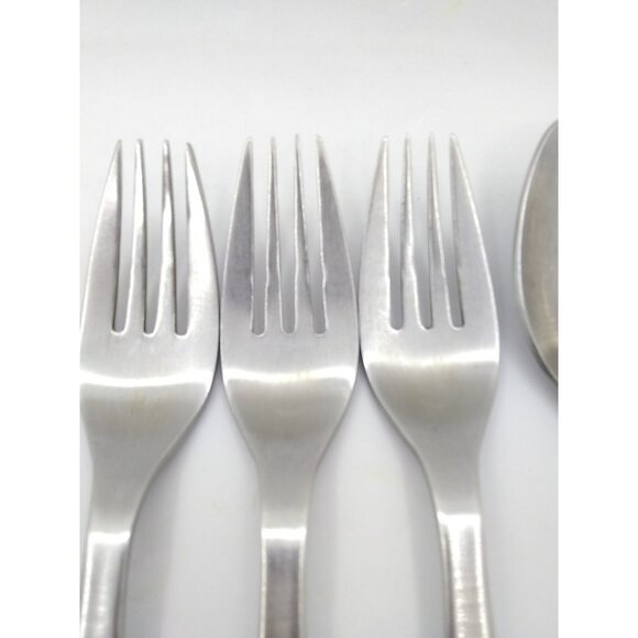 Gourmet Settings Silverware Non Stop Collection Flatware 9 Pieces Total - Picture 4 of 12